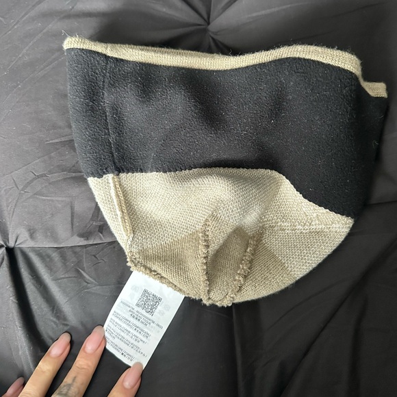 Arc'teryx Tan Beanie with White Design - Picture 3 of 4
